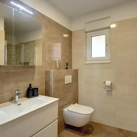 House With A Parking Space Valtura, - 22784 度假居