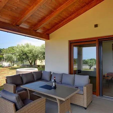 度假居 House With A Parking Space Valtura, - 22784 普拉